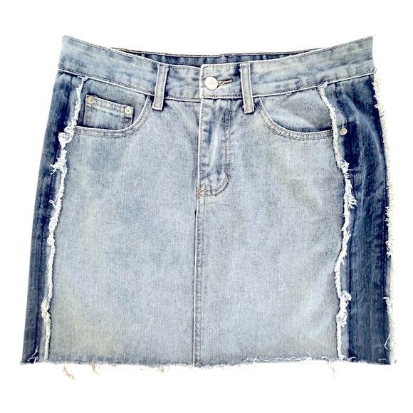 Chelsea & Violet Dresses & Skirts - Chelsea & Violet Two Tone Mixed Denim Fray Mini Skirt Sz M